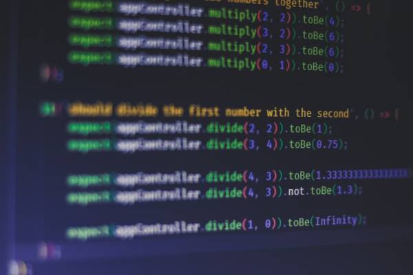 React vs Next.js za Web3 frontend razvoj